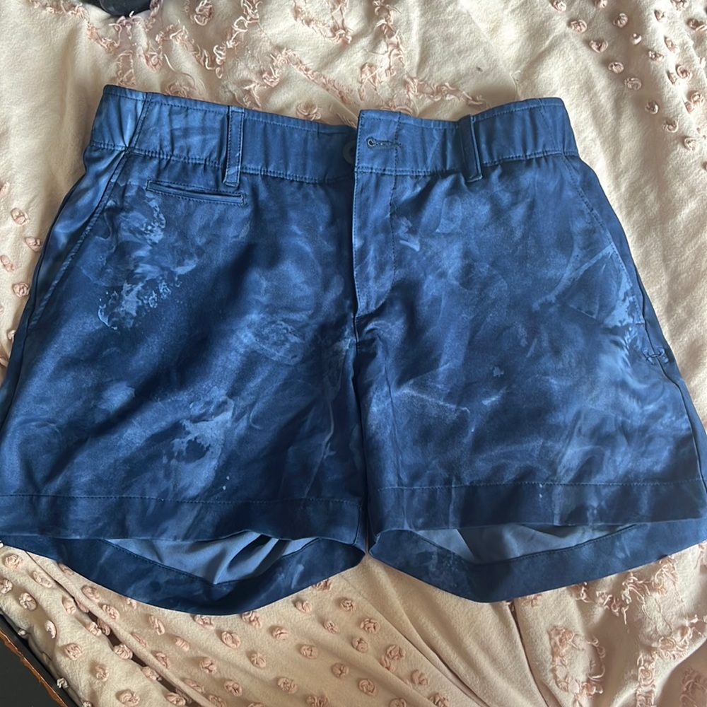 dark blue women’s golf/fitted under armour short!